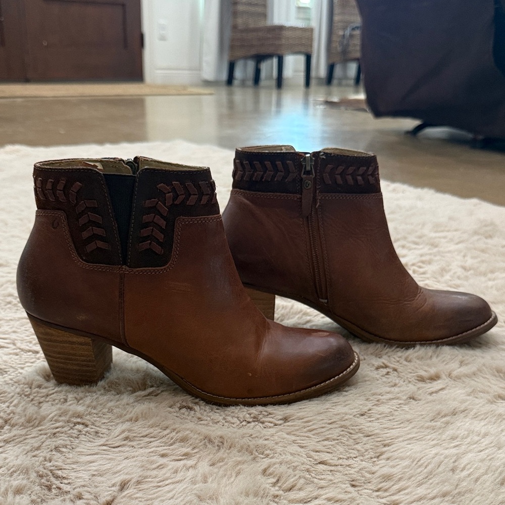 Women’s Oluaki Ankle Boots size 9